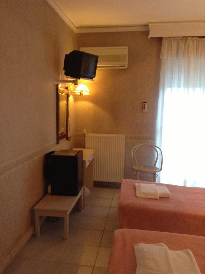 Plotini Hotel Dhidhimotikhon الغرفة الصورة